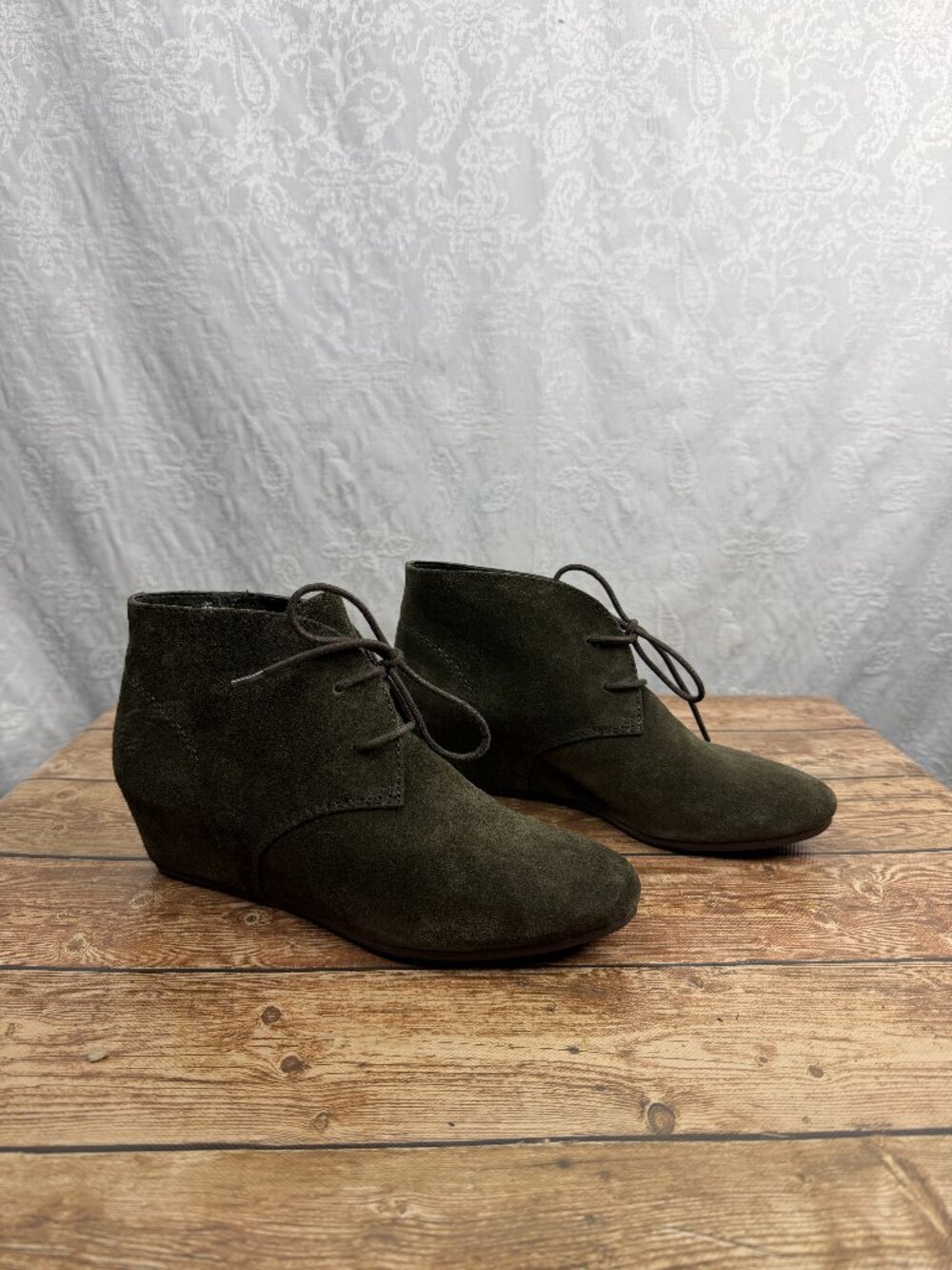 Steve Madden Padded Hart Olive Green Suede Wedge Ankle Booties Women’s Size 10